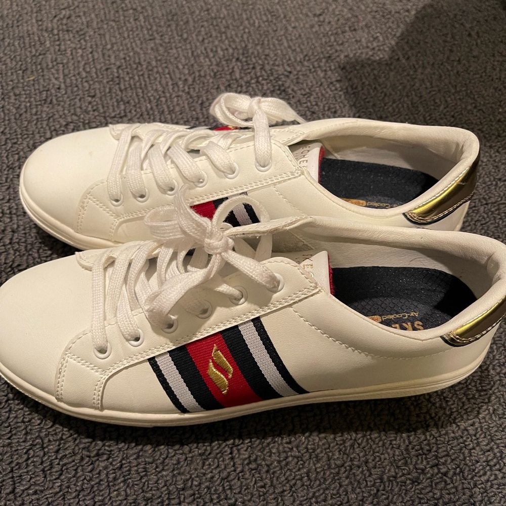Skechers sneakers size 8.5